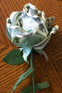 آموزش درست کردن گل رز با پول کاغذی