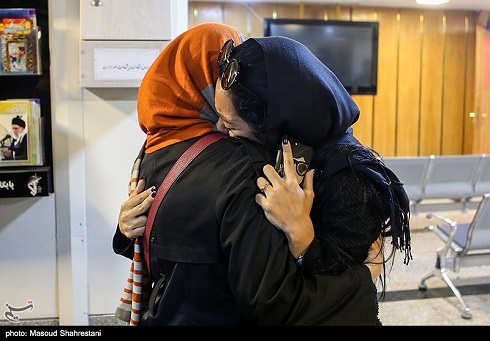 تصاویر خانواده‌ های داغدار نفتکش سانچی در شرکت ملی نفتکش ایران
