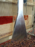 ابزار مورد استفاده در قالی بافی چیست؟