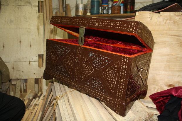 صندوق بولاکی یکی از صنایع دستی زیبای استان گیلان