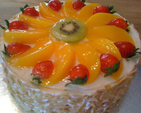 تزیین کیک اسفنجی با میوه