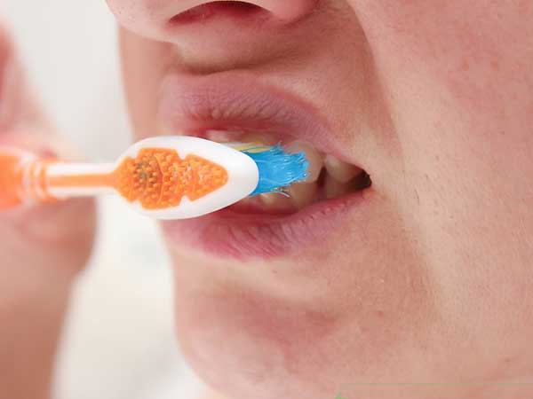 چگونه از زردی دندان هایمان پیشگیری کنیم؟