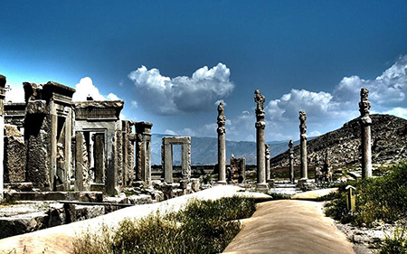 تخت جمشید از مهمترین آثار تاریخی و گردشگری ایران