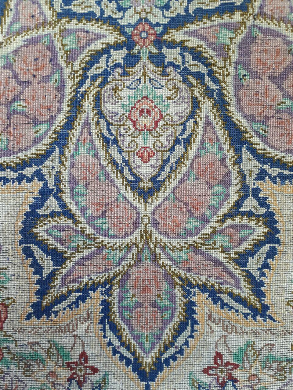 رنگ برداری فرش دستباف یکی از شغل های مرتبط با عملیات تکمیلی فرش