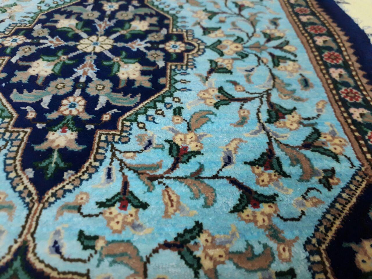 رنگ برداری فرش دستباف یکی از شغل های مرتبط با عملیات تکمیلی فرش