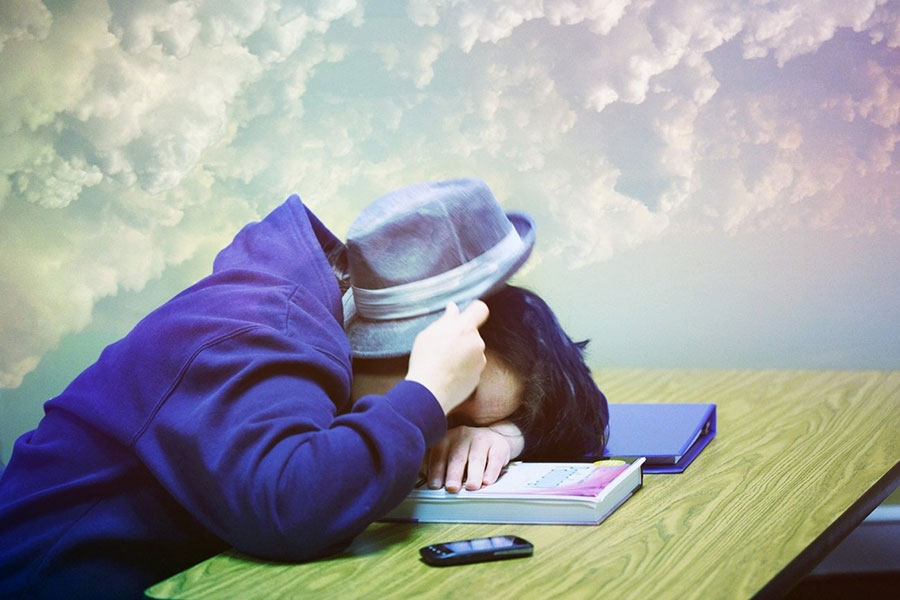 چگونه شب ها بیدار بمانیم؟