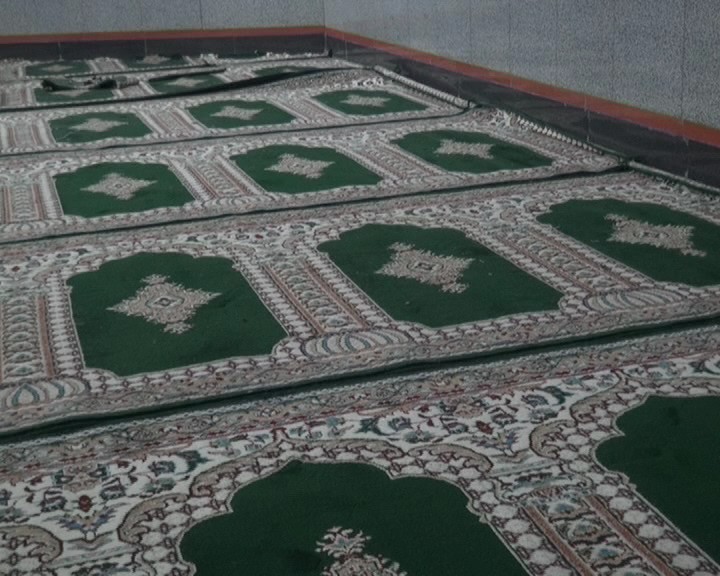 فرش مسجد امیر المومنین (ع) دیشموک به همت یک خیر تامین گردید