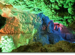 غار چال نخجیر زیباترین آثار طبیعی دلیجان