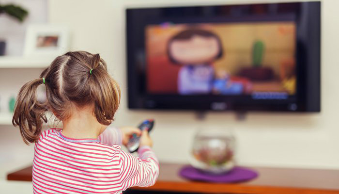 عوارض استفاده از موبایل و تماشای تلویزیون برای نوزادان