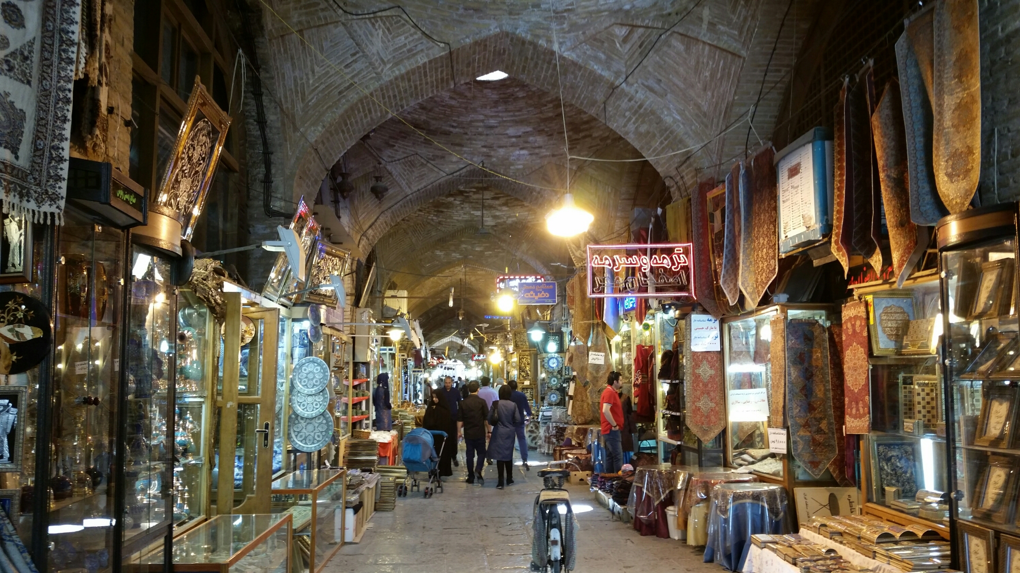 خرید از بازار قیصریه اصفهان