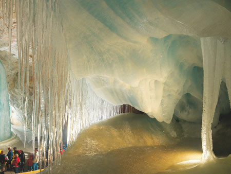 غار یخی آیس ریزن‌ ولت عجیب ترین غار دنیا
