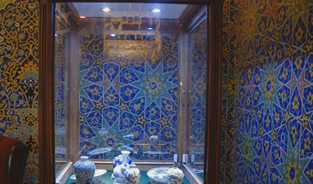چيني‌ خانه يکي از تالارهاي زیبای زمان شاه‌ عباس صفوي