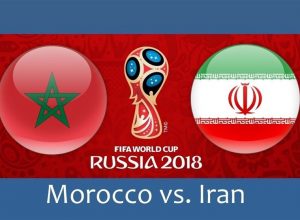 اهدای یک تخته فرش دستباف توسط کاپیتان تیم ملی فوتبال ایران به کاپیتان تیم مراکش
