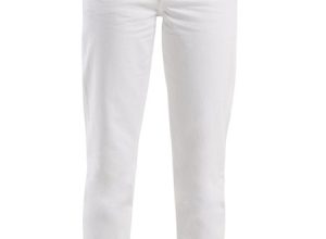 شلوار جین سفید بهترین انتخاب برای روزهای گرم تابستان