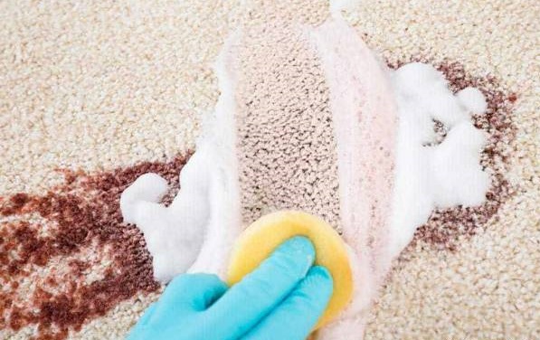 محلول طبیعی برای شست و شوی فرش درست کنید